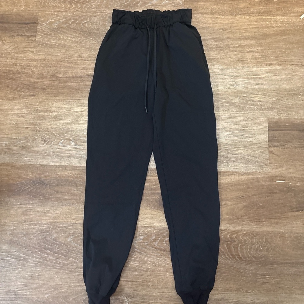 Lululemon Black High Rise Joggers Size 2 Athleisure Pants